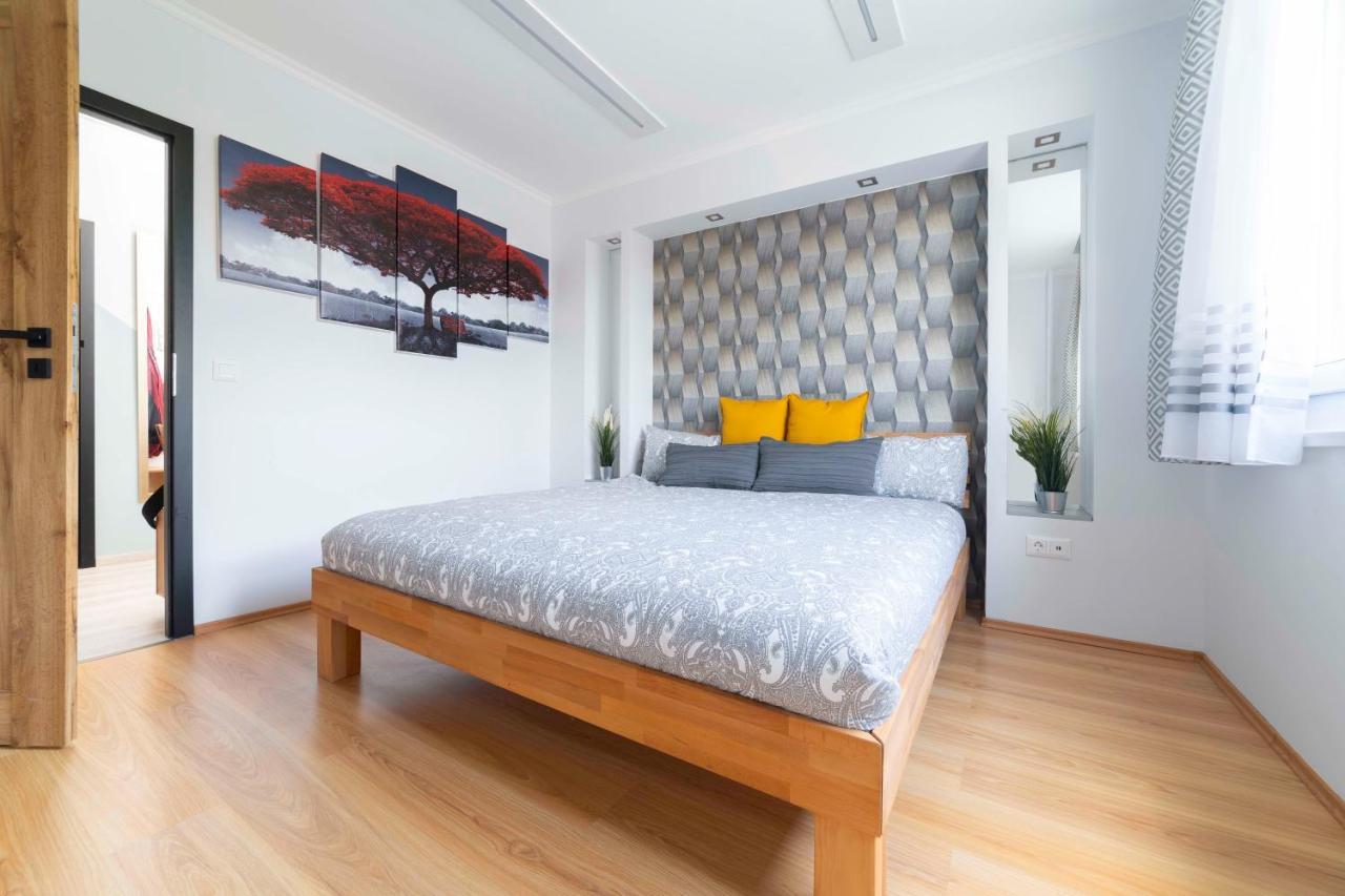 Comfort 66 - Real-Life 3-Room Family Stay With 4 Beds Мішкольц Екстер'єр фото