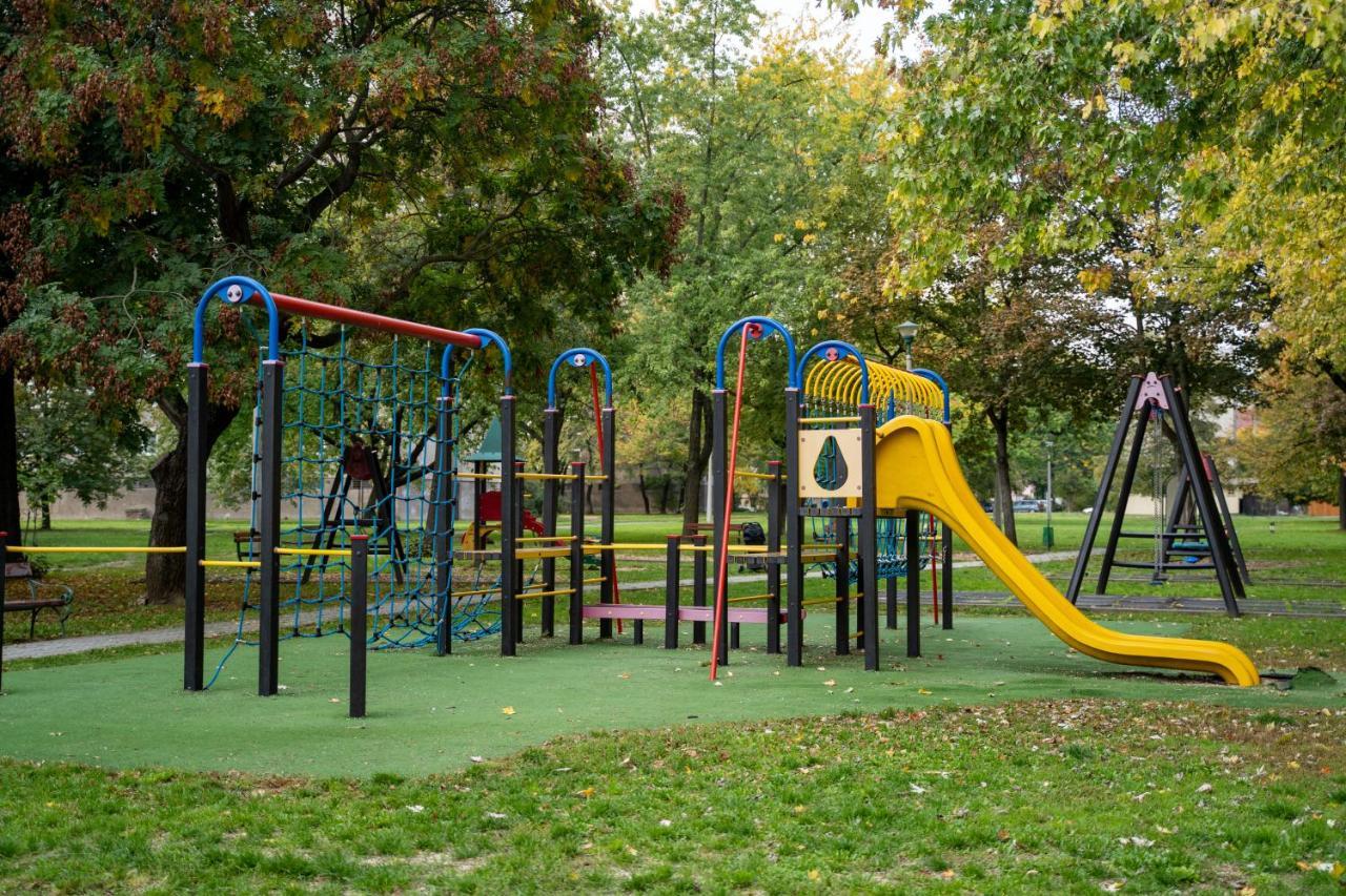 Comfort 66 - Real-Life 3-Room Family Stay With 4 Beds Мішкольц Екстер'єр фото
